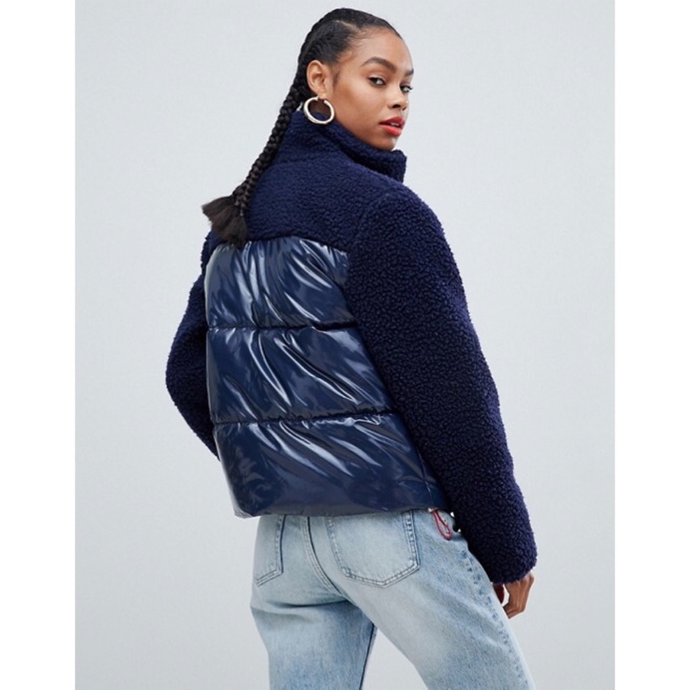 Tommy Jeans Two Tone Sherpa Gloss Puffer Jacket - Picture 2 of 7